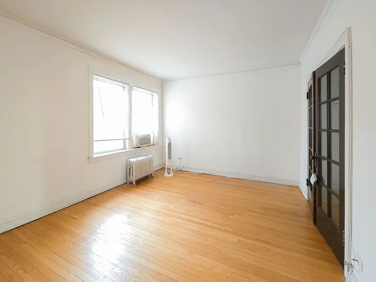 4510 N Greenview Ave #2 — Photo 2