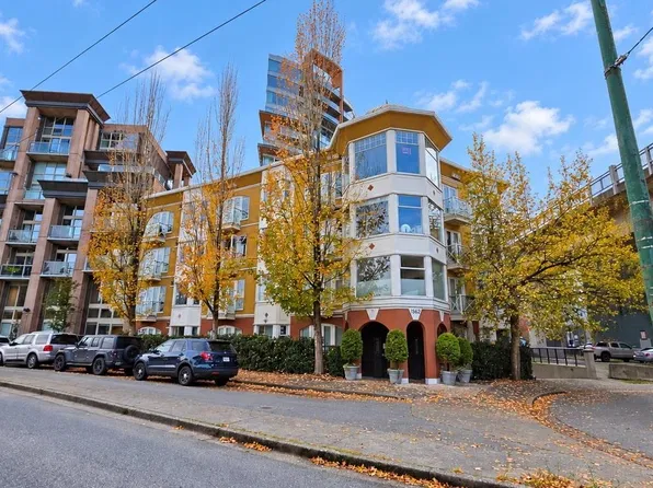 1562 W 5th Ave #303, Vancouver, BC V6J 5H9