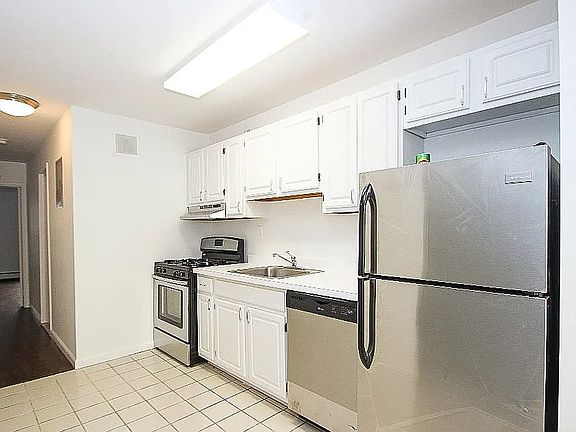 5th image of 492 9th Ave #5C