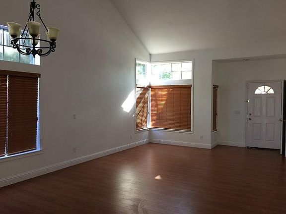 4th image of 655 Larkspur Dr