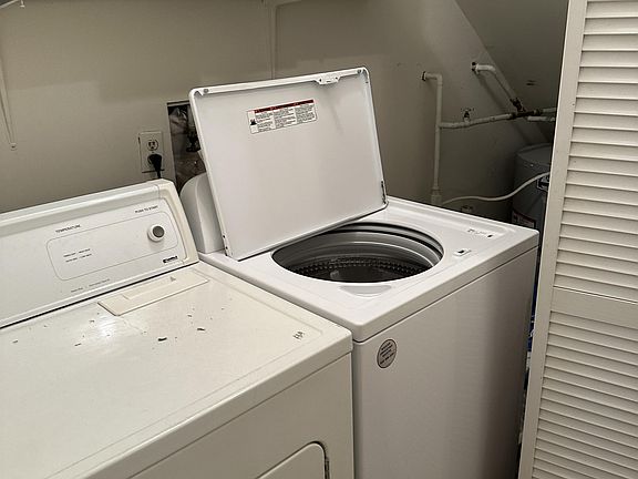 5th image of 306 Broce Dr #1
