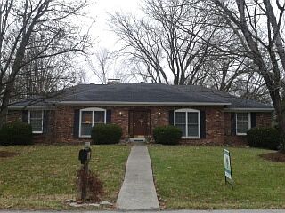 3rd image of 19 Whitebridge Ln
