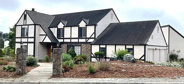 1205 Lakeview Dr