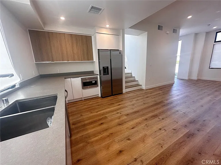 511 N Santa Anita Ave — Photo 2