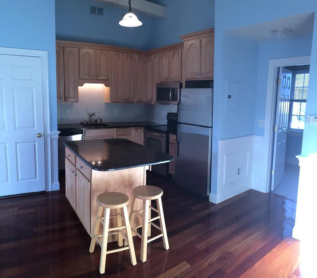 1685 Main Street — Photo 2