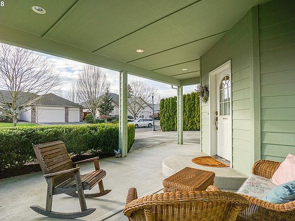 3rd image of 18020 NE 26th St