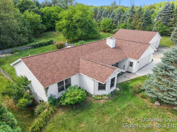 10675 Mieras Dr NE, Sparta, MI 49345