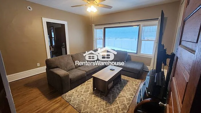 912 4th St NE — Photo 6