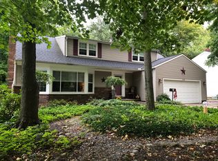 1045 Colony Dr, Highland Heights, OH