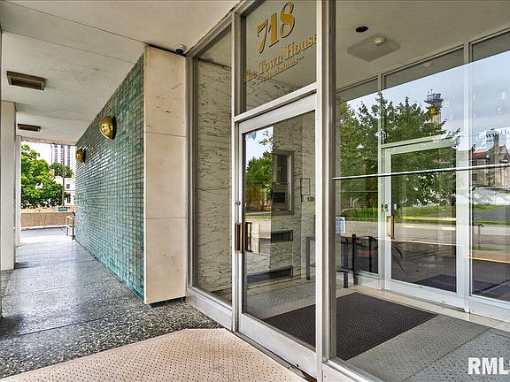 3rd image of 718 S 7th St APT 300