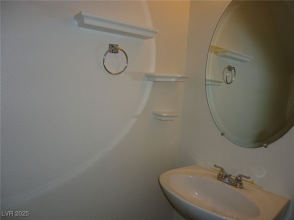 4th image of 10639 Peach Creek St