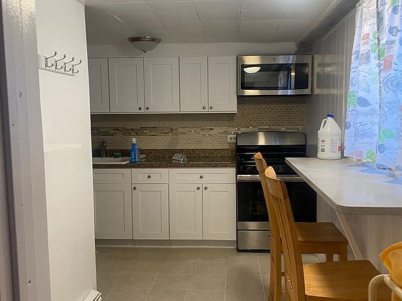 3rd image of 845 Revere Ave