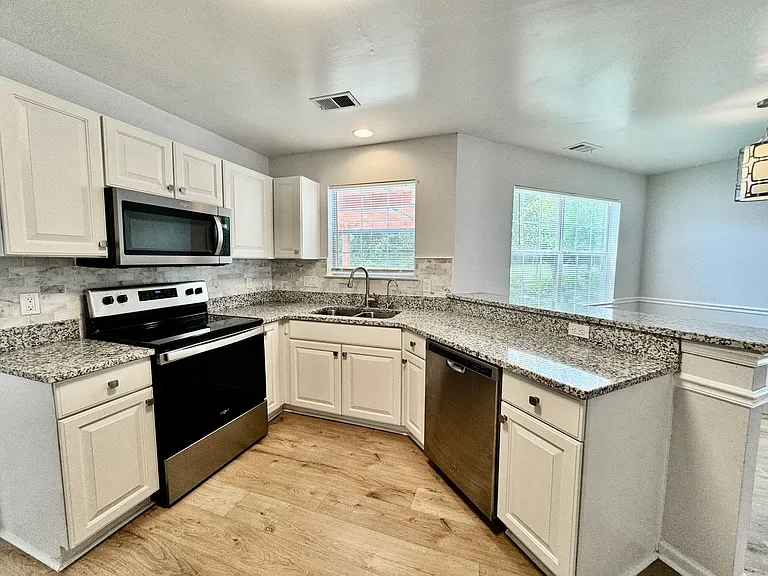 2424 Seven Kings Rd — Photo 13