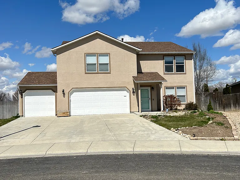218 E Rose Lake Dr — Photo 1