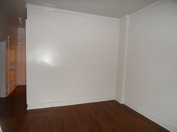 5th image of 1469 W Cuyler Ave #10C