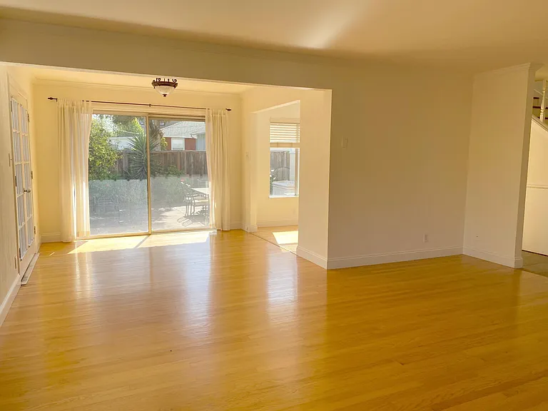 969 E Grant Pl — Photo 2