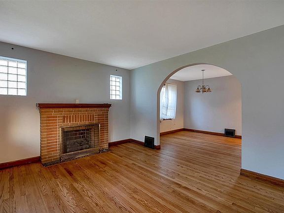 4th image of 6326 Amelia Ave