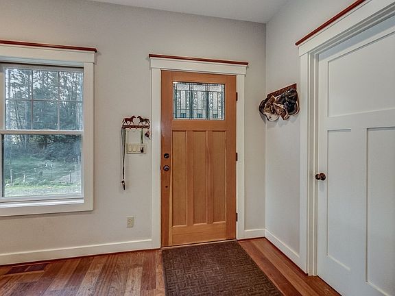 4th image of 5819 NE Fox Glove Ln