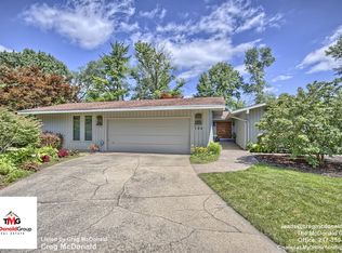 102 Greencroft Dr, Champaign, IL 61821