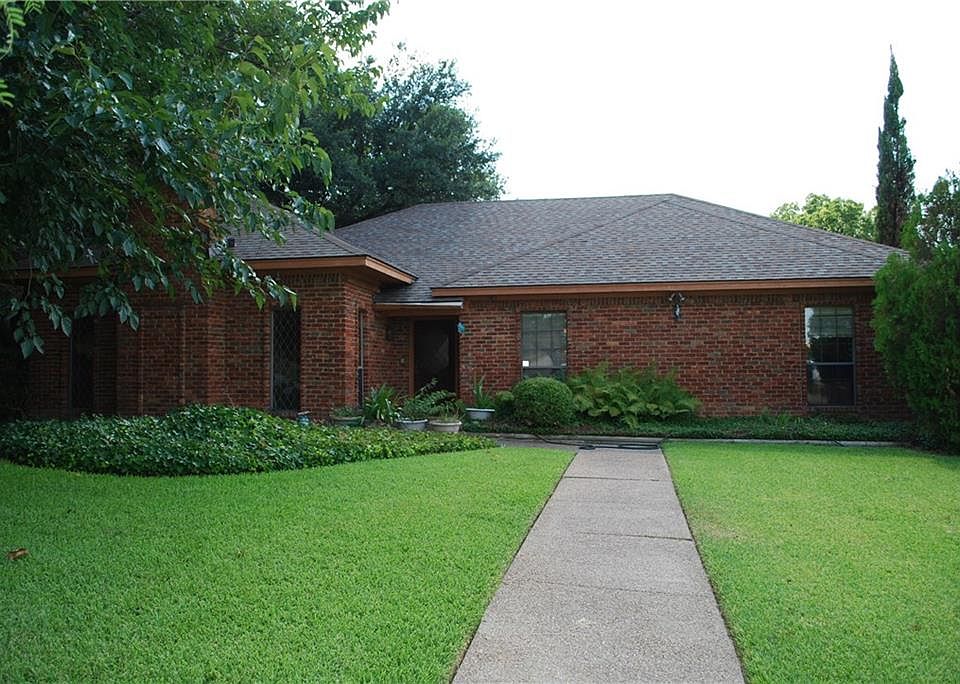 1st image of 4109 Village Green Dr