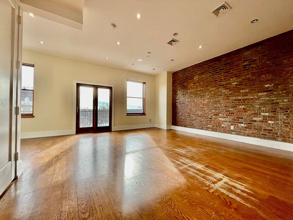 1st image of 82 Woodhull St #4
