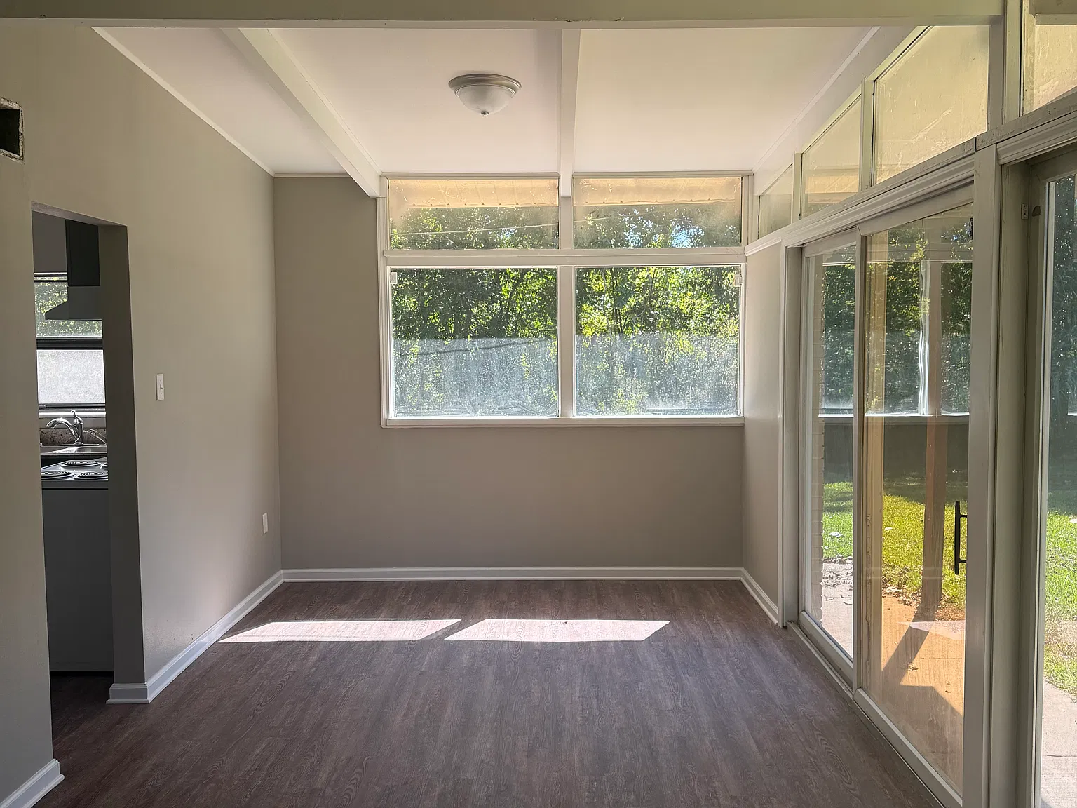 3 bed, 1396 sqft, $1,400 — Photo 4