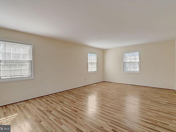 3rd image of 4406 Manor Hall Ln