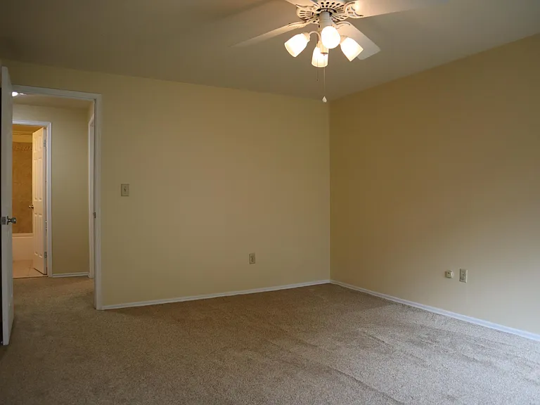 951 Barclay Ln — Photo 17