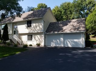 17600 Jennifer Ln, Minnetonka, MN 55345