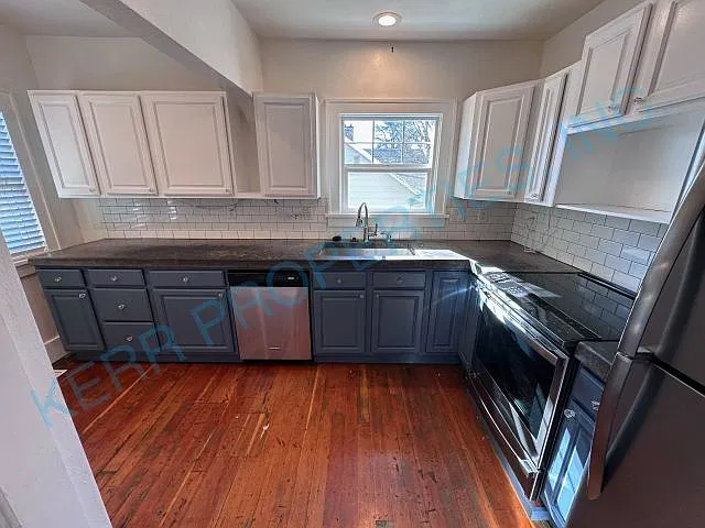Charming 3-Bed Home with Gleaming Hardwood Floors in Gresham - Spacious 2516 sq.ft. Gem! — Photo 4