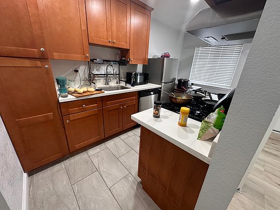 5th image of 1350 Warburton Ave APT 3