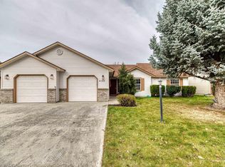 2122 E Meadow Wood Dr, Meridian, ID 83646