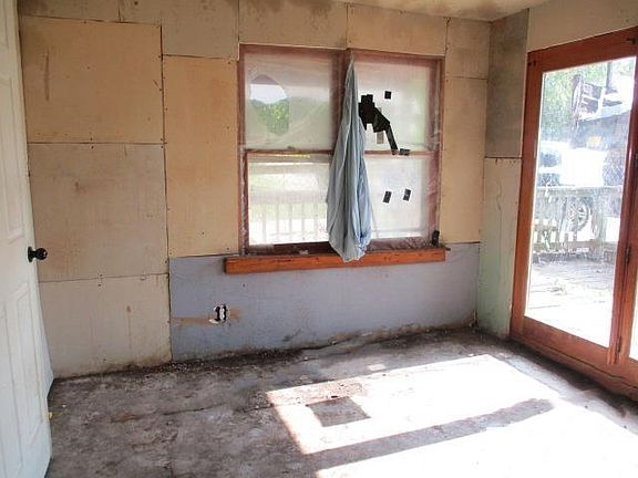 3rd image of 404 S Bellevue Ave