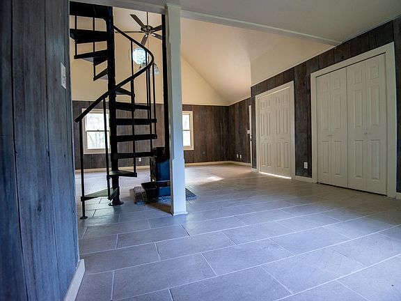 4th image of 320 Millies Ln