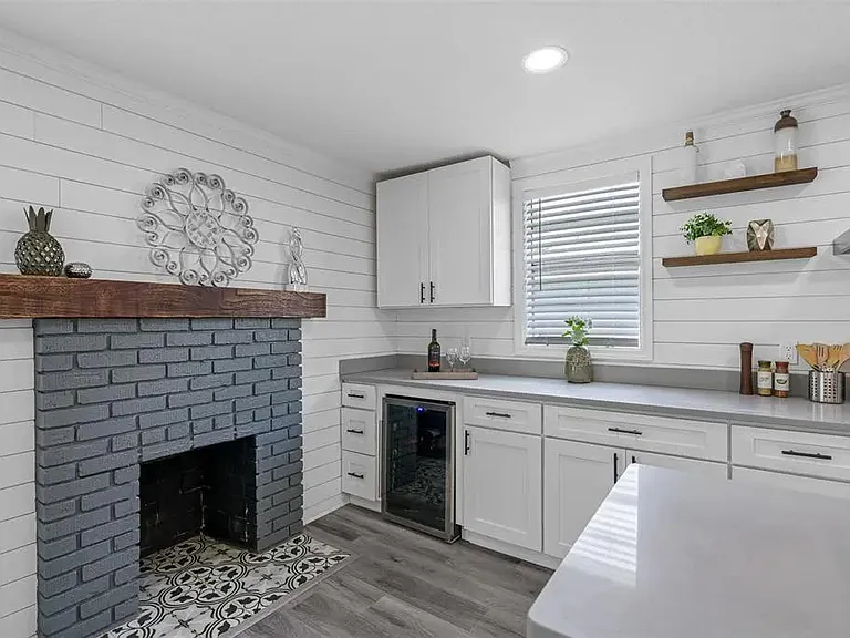 1320 E Giddens Ave — Photo 11
