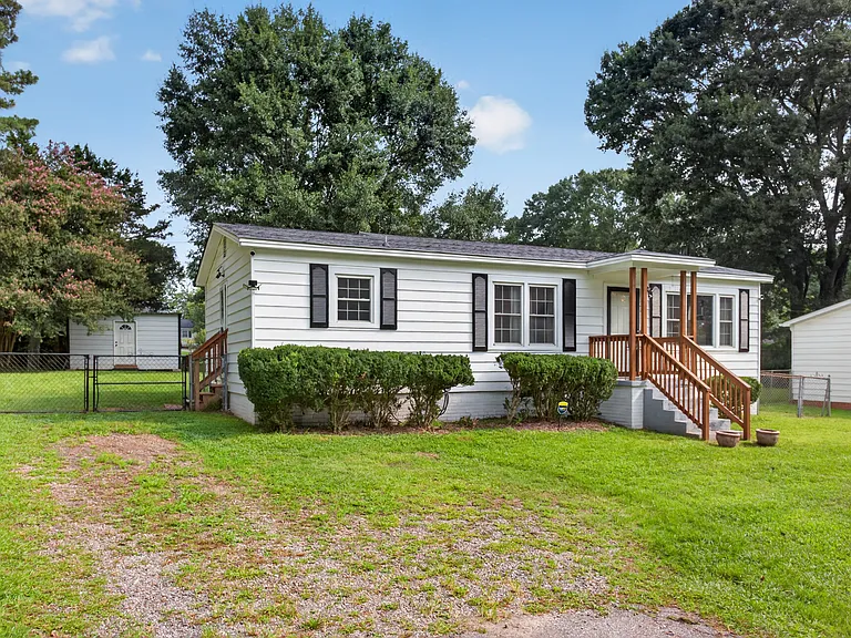 1315 Phyllis Dr — Photo 29