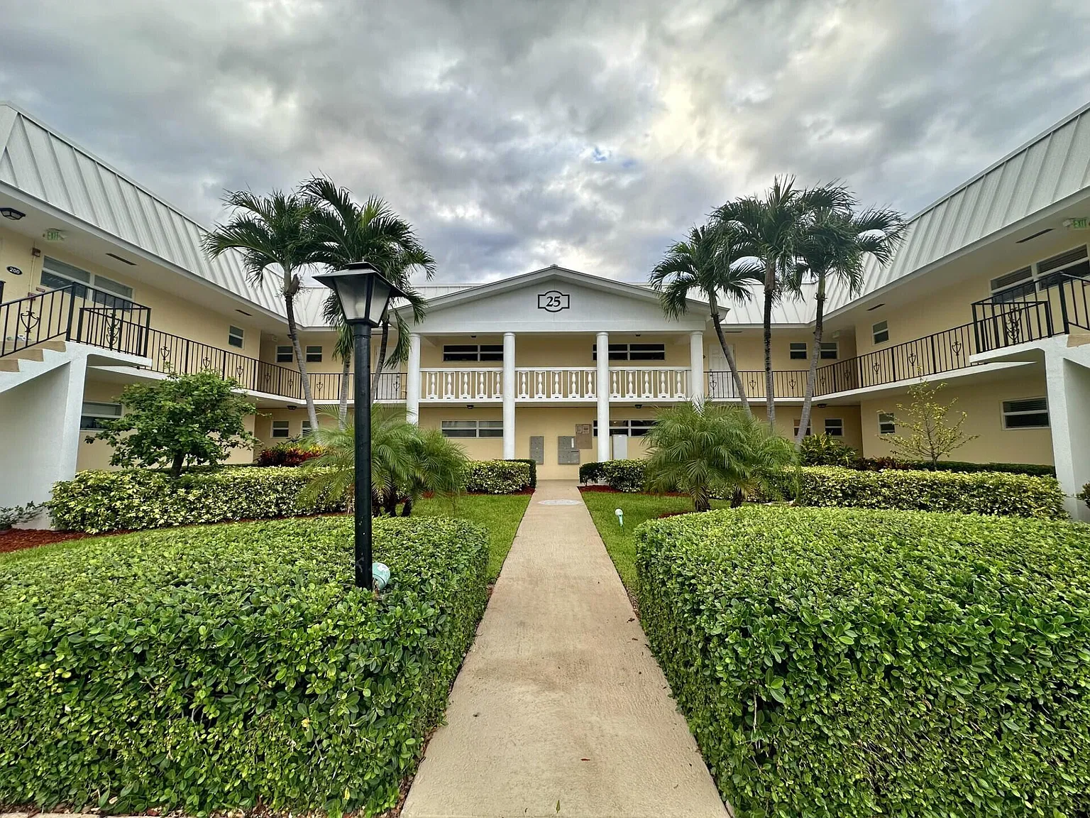 1 bed, 1.5 bath, 946 sqft, $2,800 — Photo 1