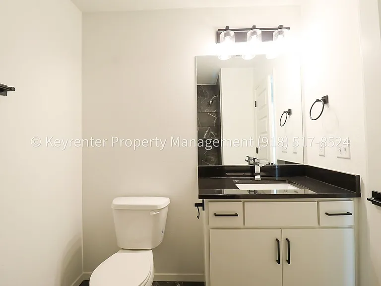 2908 S Redwood Ave — Photo 39