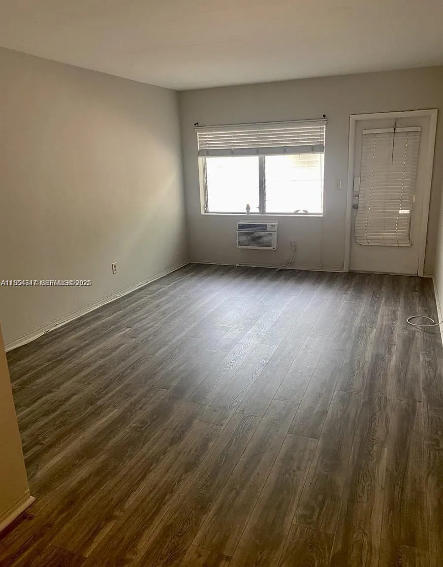 Studio, 420 sqft, $1,650 — Photo 4