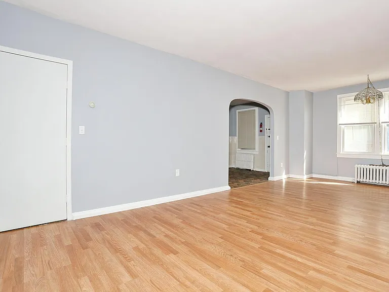 Large living room with walk in closet