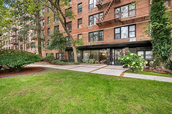 Sold by Compass | media 9