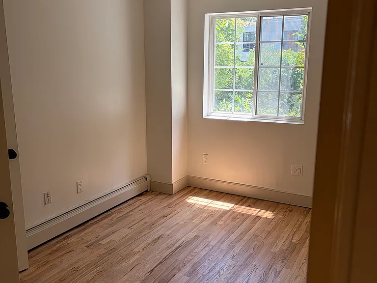 322 Hart St #2 — Photo 8