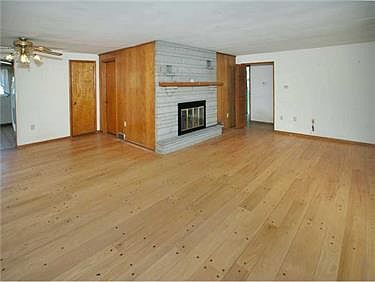 5th image of 3363 Woodland Dr