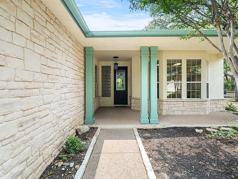 104 Bronco Cir — Photo 4