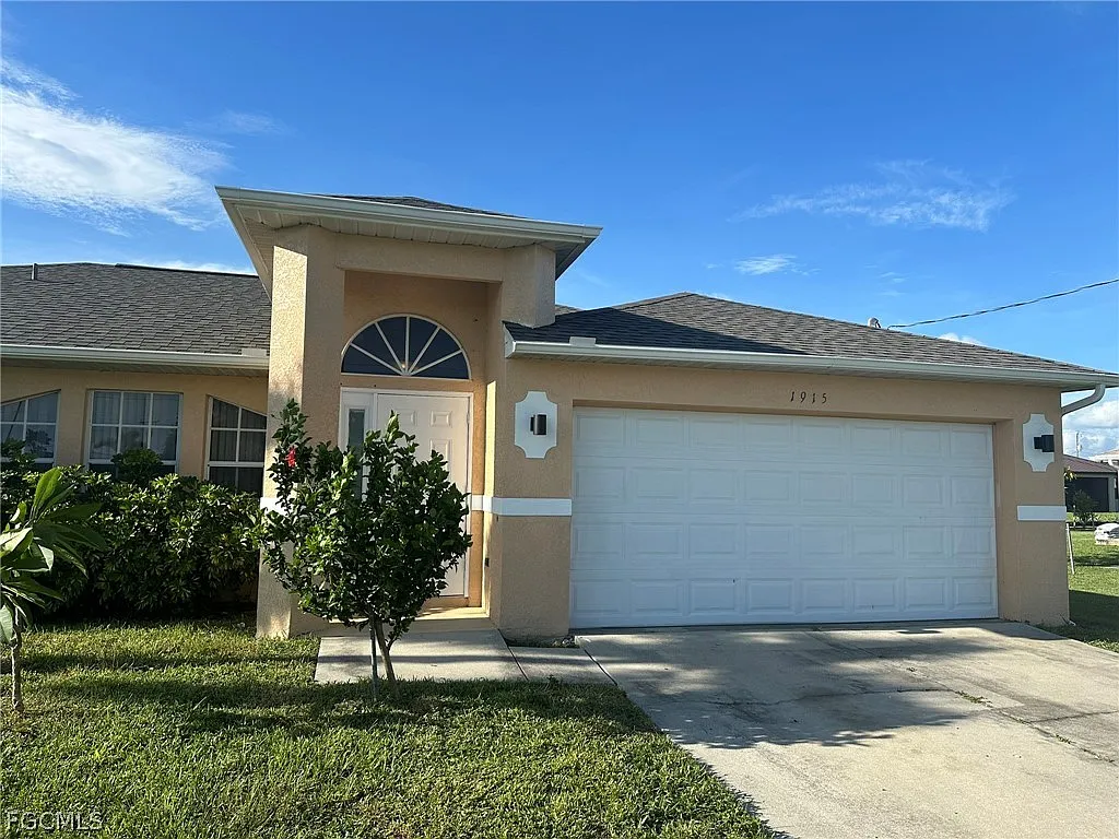 3 bed, 2.0 bath, 1557 sqft, $1,875 — Photo 3