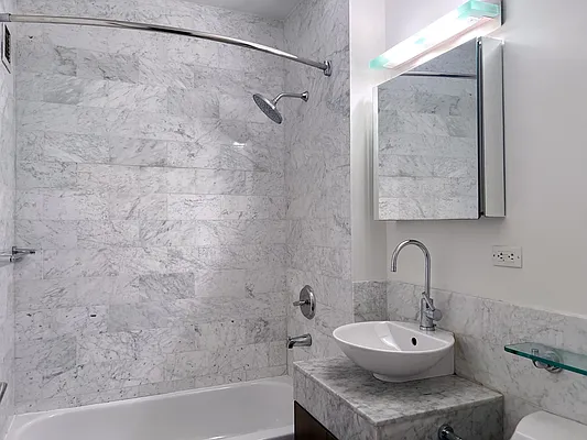 Rented by Gulia Wang, LREB | media 19