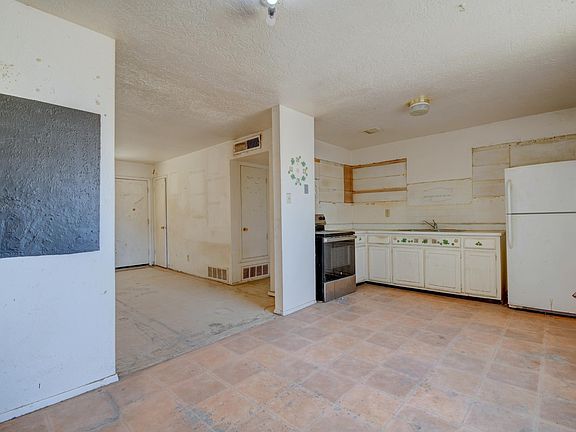 5th image of 4704 Norma Dr NE