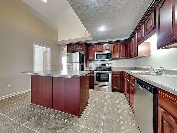 3rd image of 4893 Ashcroft Dr