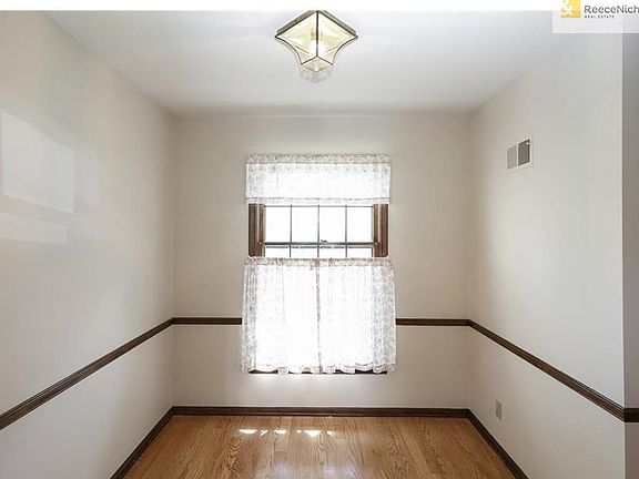 Cozy Breakfast Room off Kitchen