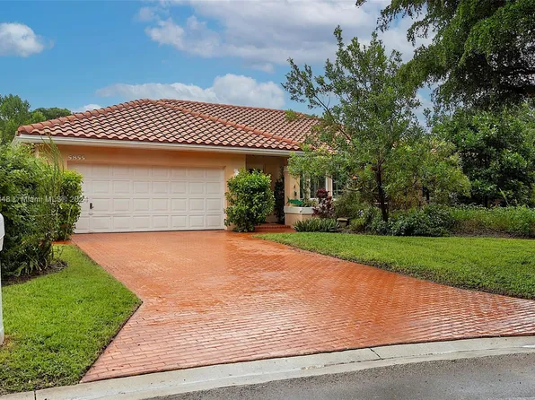 5855 NW 47th Pl, Coral Springs, FL 33067